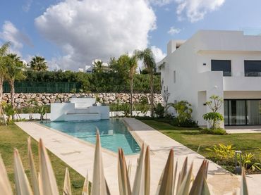 Casa a schiera con balcone in affitto a Nueva Andalucía