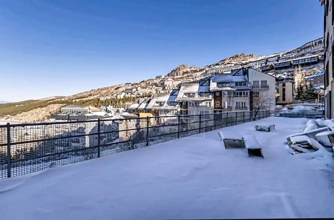 Vista exterior de Estudi en venda en Sierra Nevada amb Calefacció, Traster i Piscina comunitària