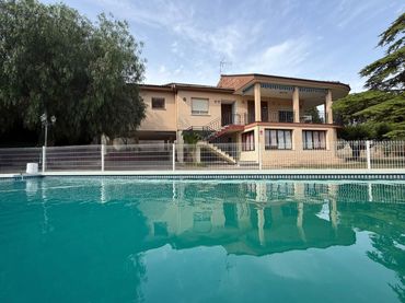 Chalet con piscina en venta en BAILÉN