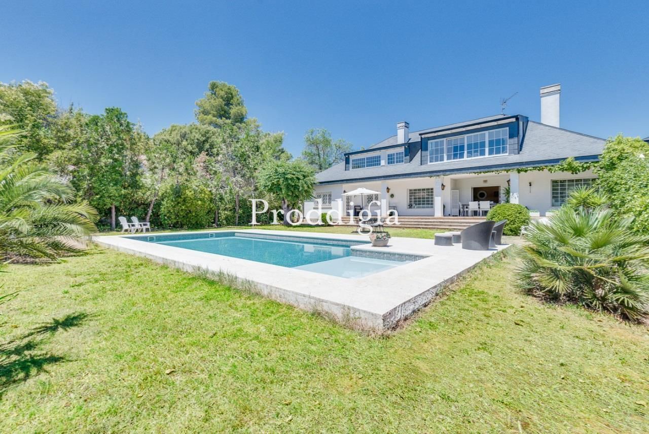 Exterior view of Houses for sale in Sant Cugat del Vallès  with Heating, Terrace and Storage room