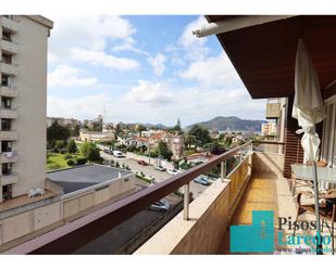 Vista exterior de Pis de lloguer en Laredo amb Terrassa i Piscina