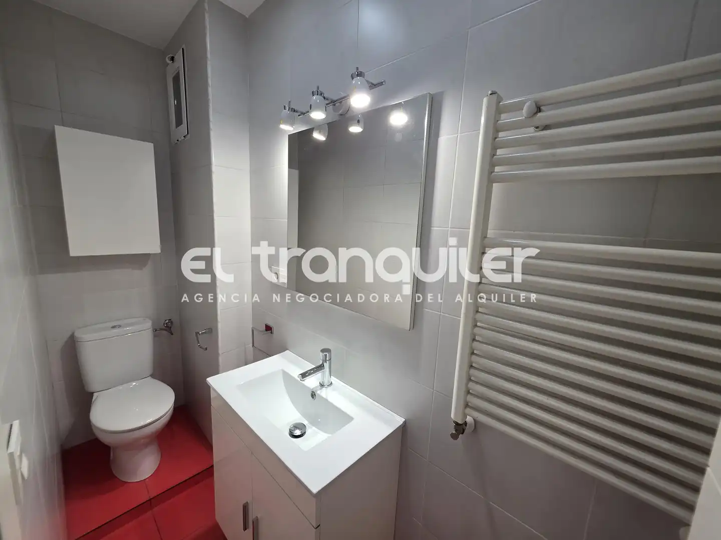 Bathroom of Flat for rent in Madrid  with Air Conditioner, Furnished and Washing machine