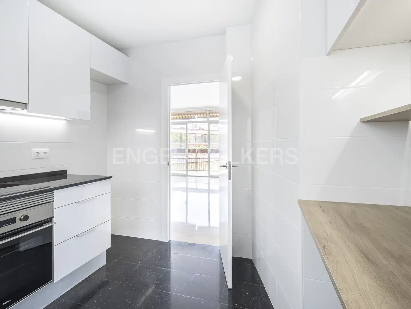 Cuina de Àtic de lloguer en Barcelona amb Aire condicionat, Calefacció i Parquet