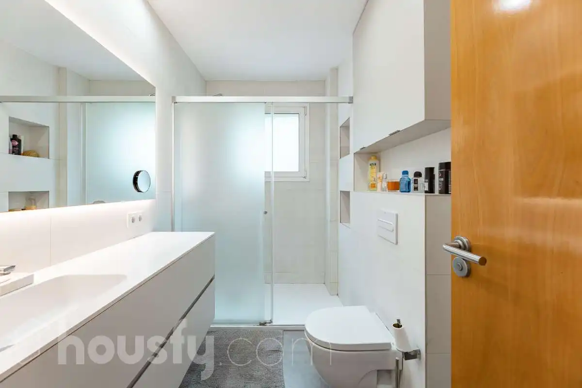 Bany de Casa o xalet en venda en Sant Cugat del Vallès amb Aire condicionat, Calefacció i Jardí privat