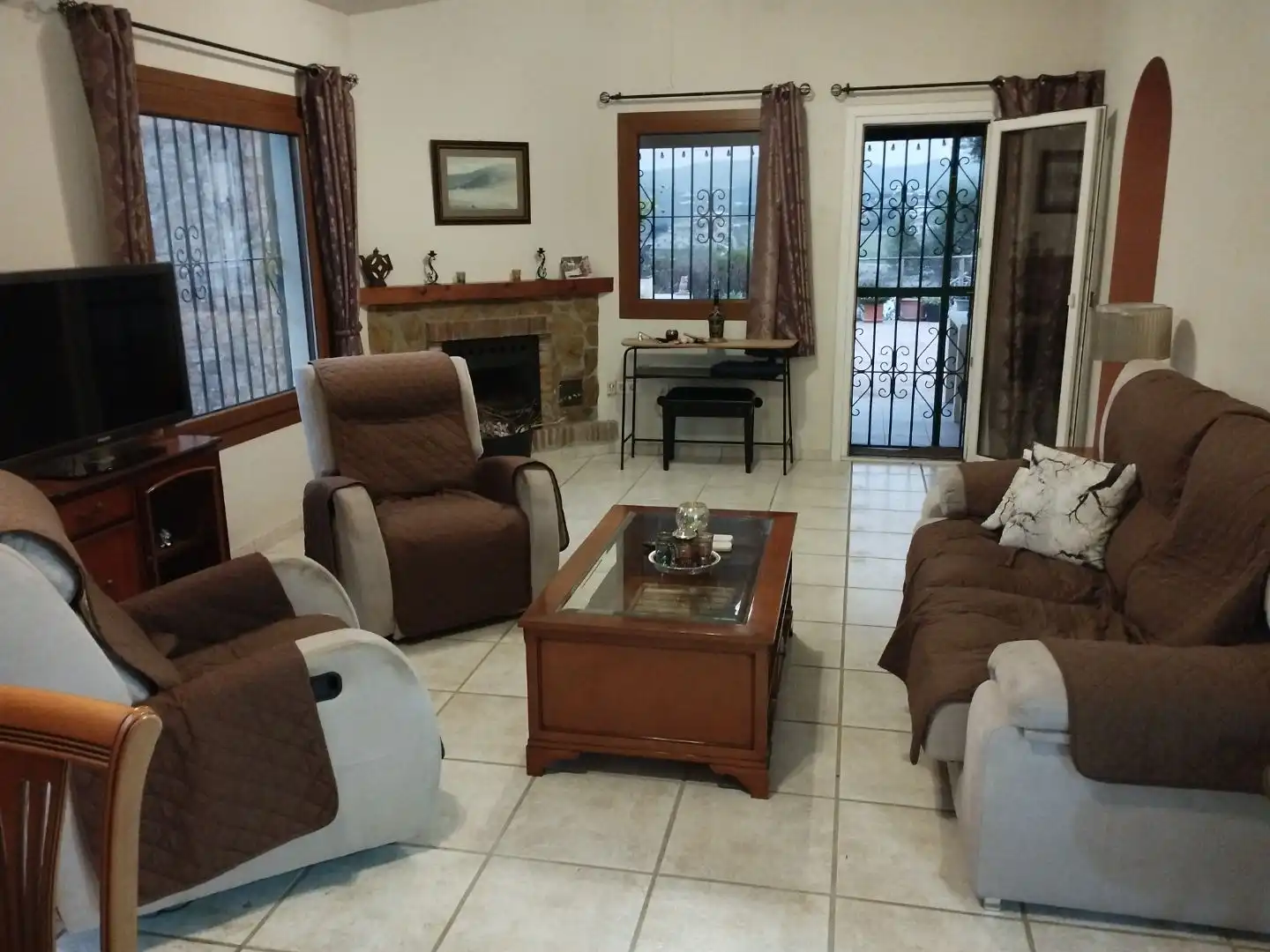 Sala d'estar de Casa o xalet de lloguer en Viñuela amb Aire condicionat, Calefacció i Jardí privat