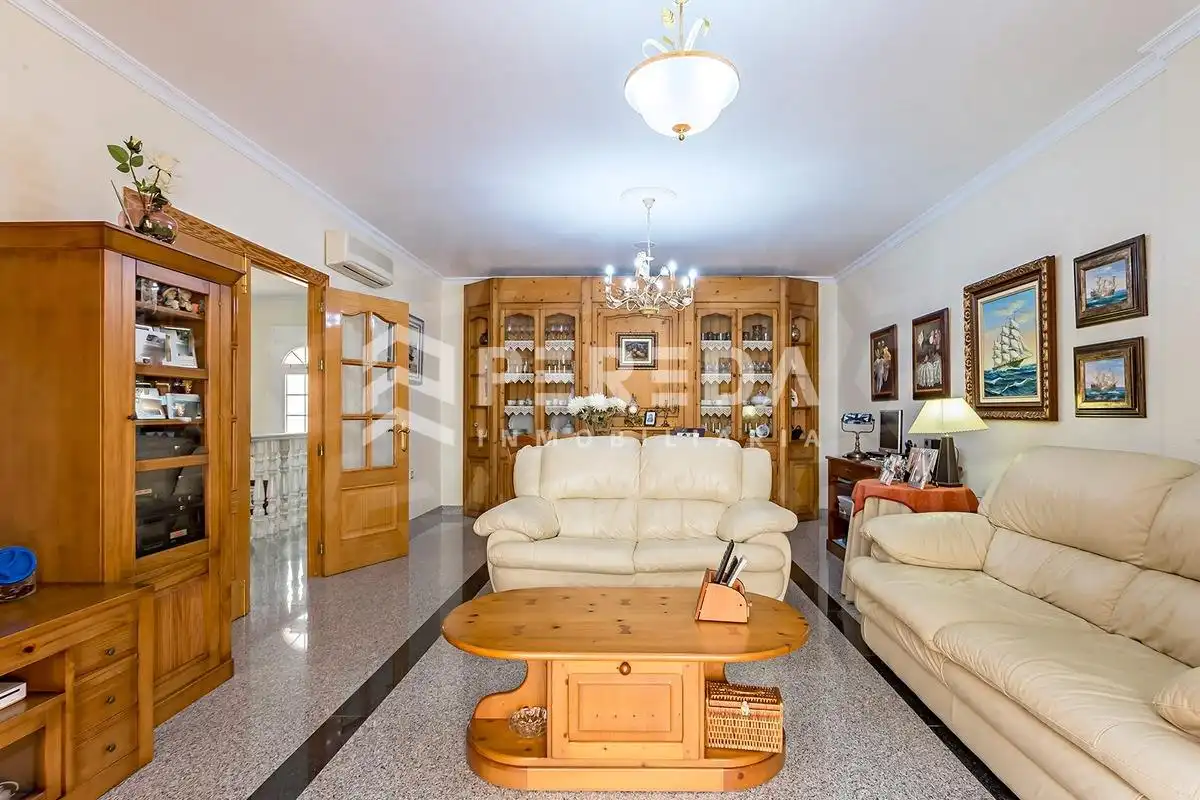 Sala de estar de Casa adosada en venta en Roquetas de Mar con Aire acondicionado, Jardín privado y Terraza
