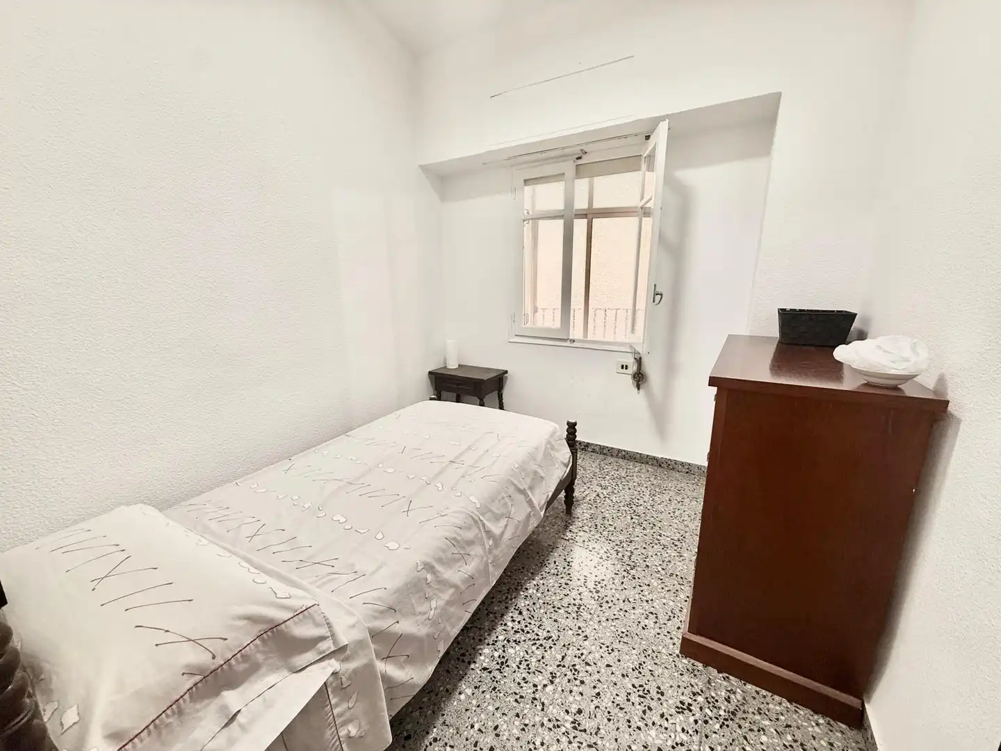 Dormitori de Apartament de lloguer en Alicante / Alacant amb Aire condicionat, Moblat i Balcó