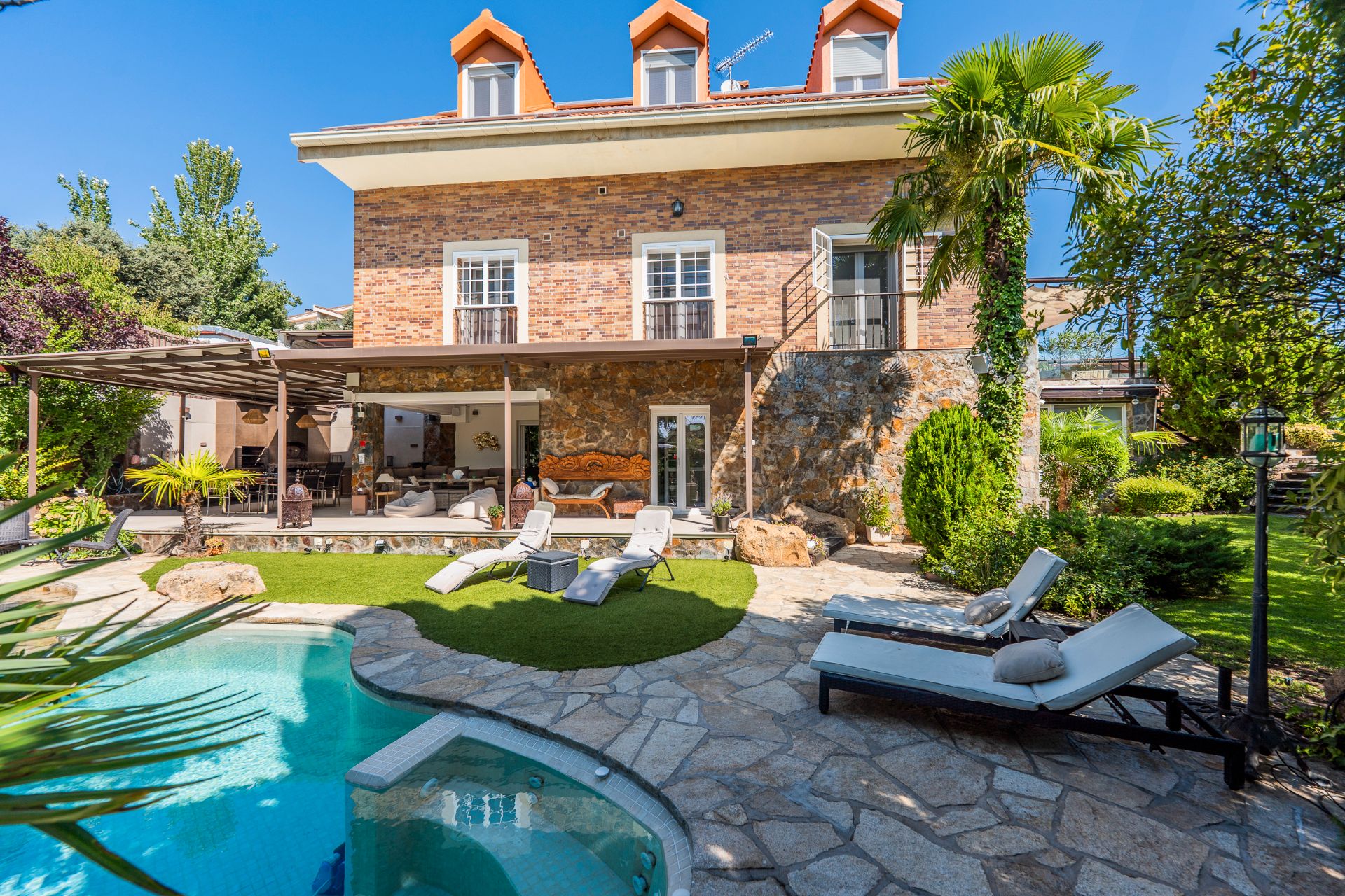 Exterior view of House or chalet for sale in Valdemorillo  with Heating and Community pool