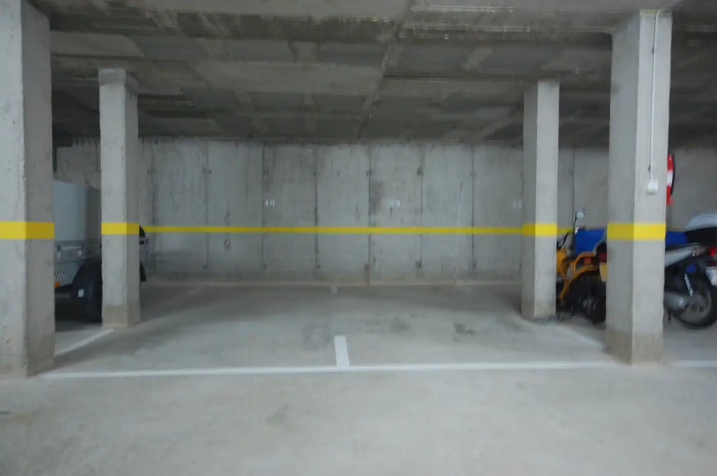 Parking de Casa adosada en venta en L'Escala con Aire acondicionado, Calefacción y Jardín privado