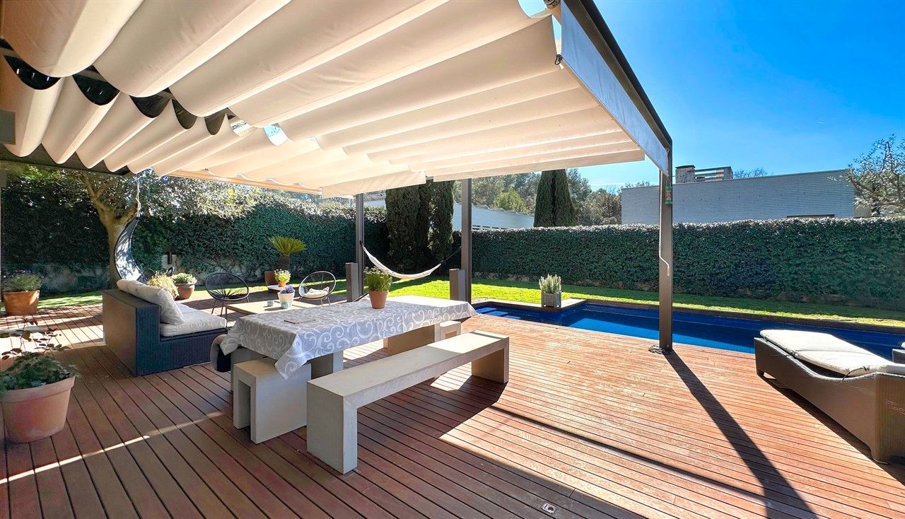 Terrassa de Casa o xalet en venda en Sant Cugat del Vallès amb Aire condicionat, Jardí privat i Piscina