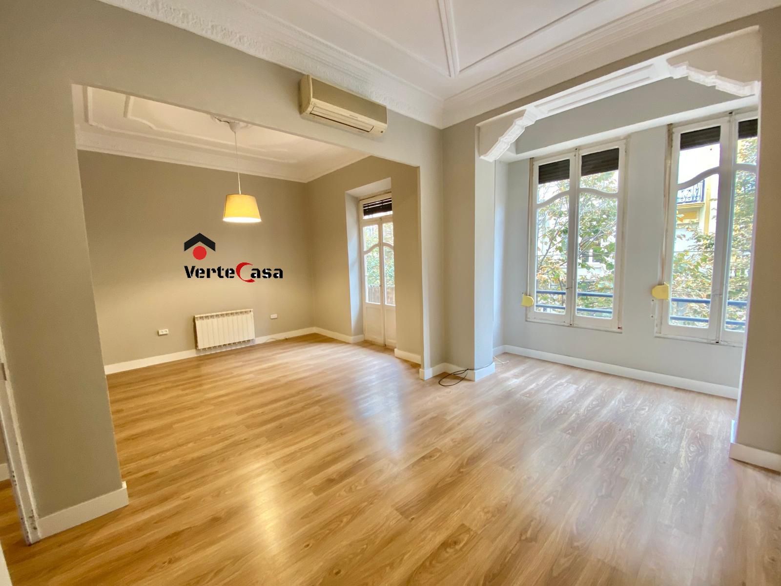 Exterior view of Flat to rent in  Valencia Capital  with Air Conditioner, Heating and Parquet flooring