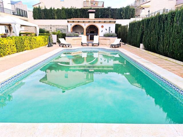 Casa-chalet en Venta en Petrer