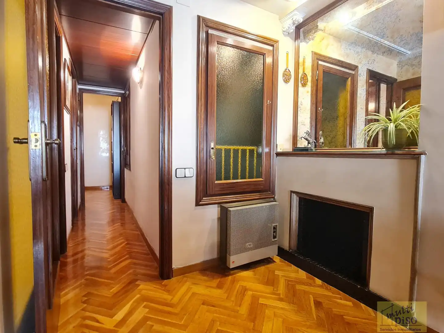 Wohnung zum Verkauf in Barcelona mit Klimaanlage, Parkett und Terrasse