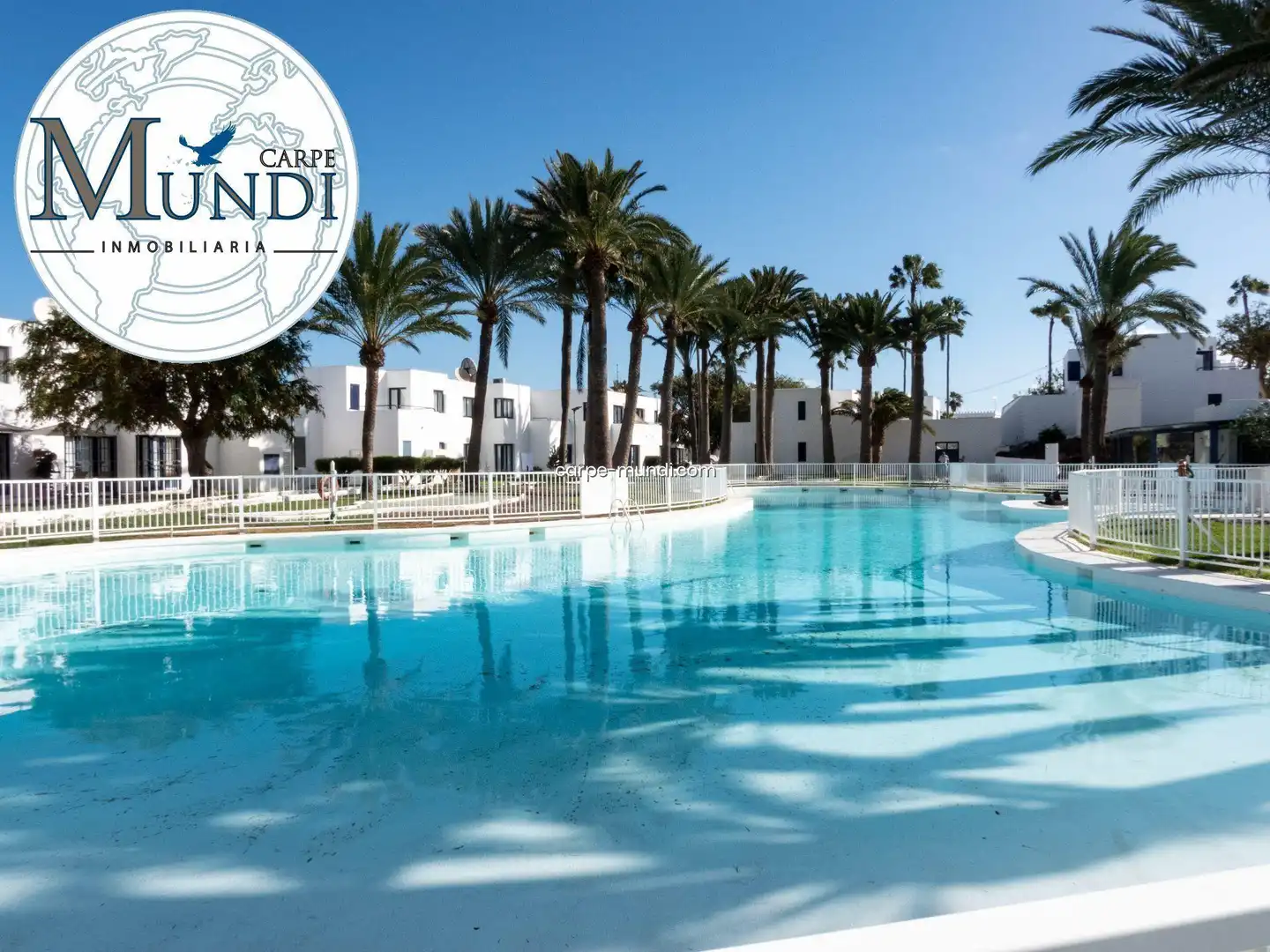 Vista exterior de Apartament en venda en La Oliva amb Terrassa i Piscina comunitària