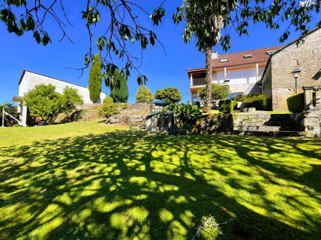 Casa-chalet en Venta en Amoeiro