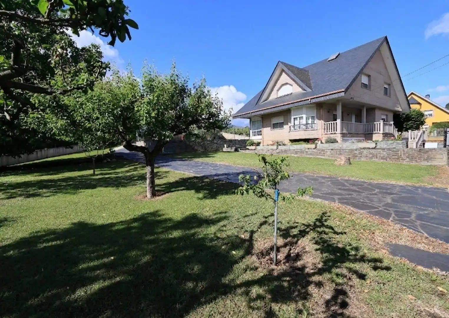 Außenansicht von Haus oder Chalet zum Verkauf in O Barco de Valdeorras   mit Heizung, Terrasse und Schwimmbad