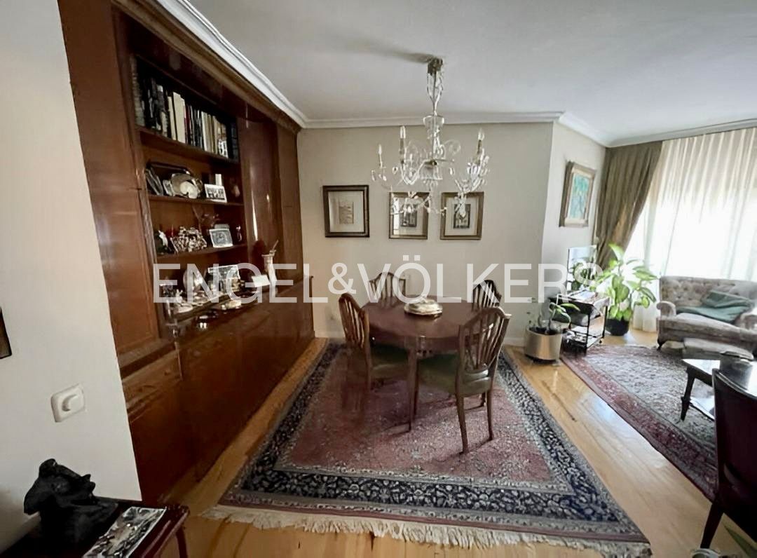 Dining room of Flat for sale in  Madrid Capital  with Air Conditioner, Heating and Parquet flooring