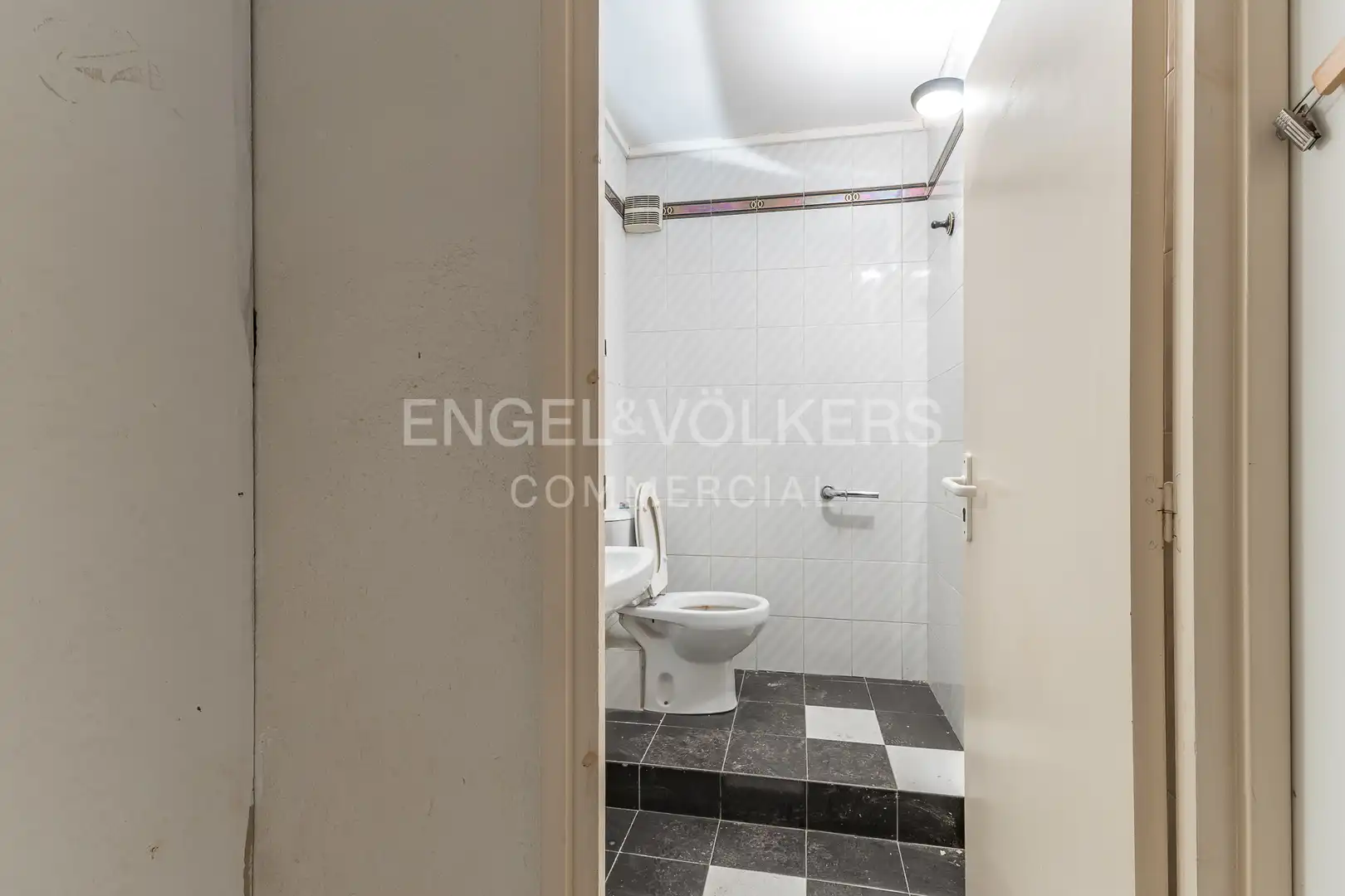 Badezimmer von Büro zur Miete in Esplugues de Llobregat