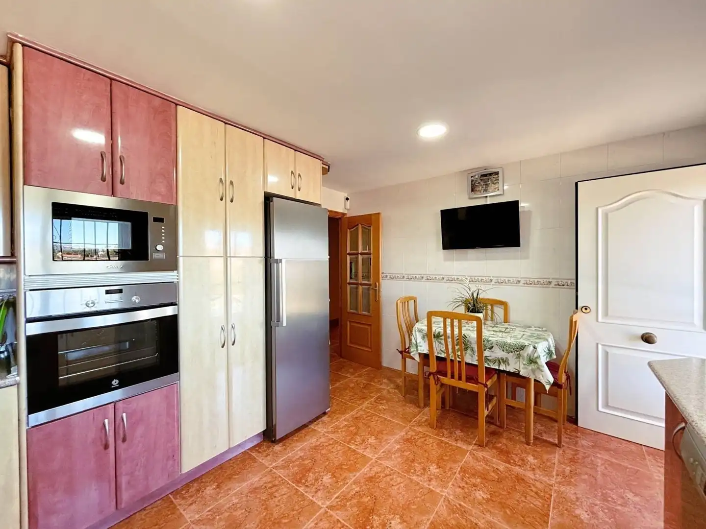 Cocina de Casa o chalet en venta en Alicante / Alacant con Aire acondicionado, Jardín privado y Trastero