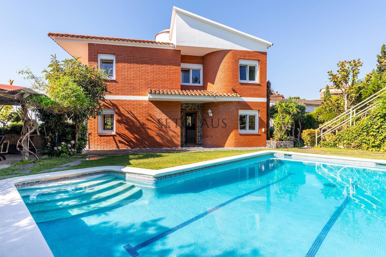 Vista exterior de Casa o xalet en venda en Teià amb Calefacció, Jardí privat i Parquet