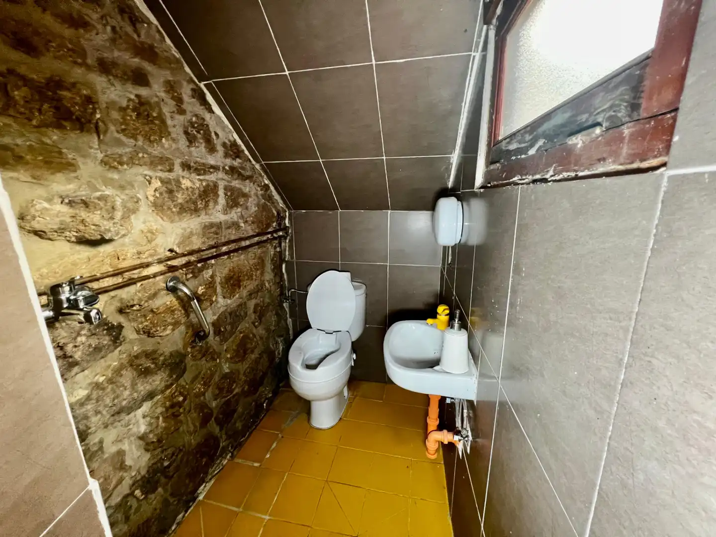 Baño de Edificio en venta en Valle de Valdelucio