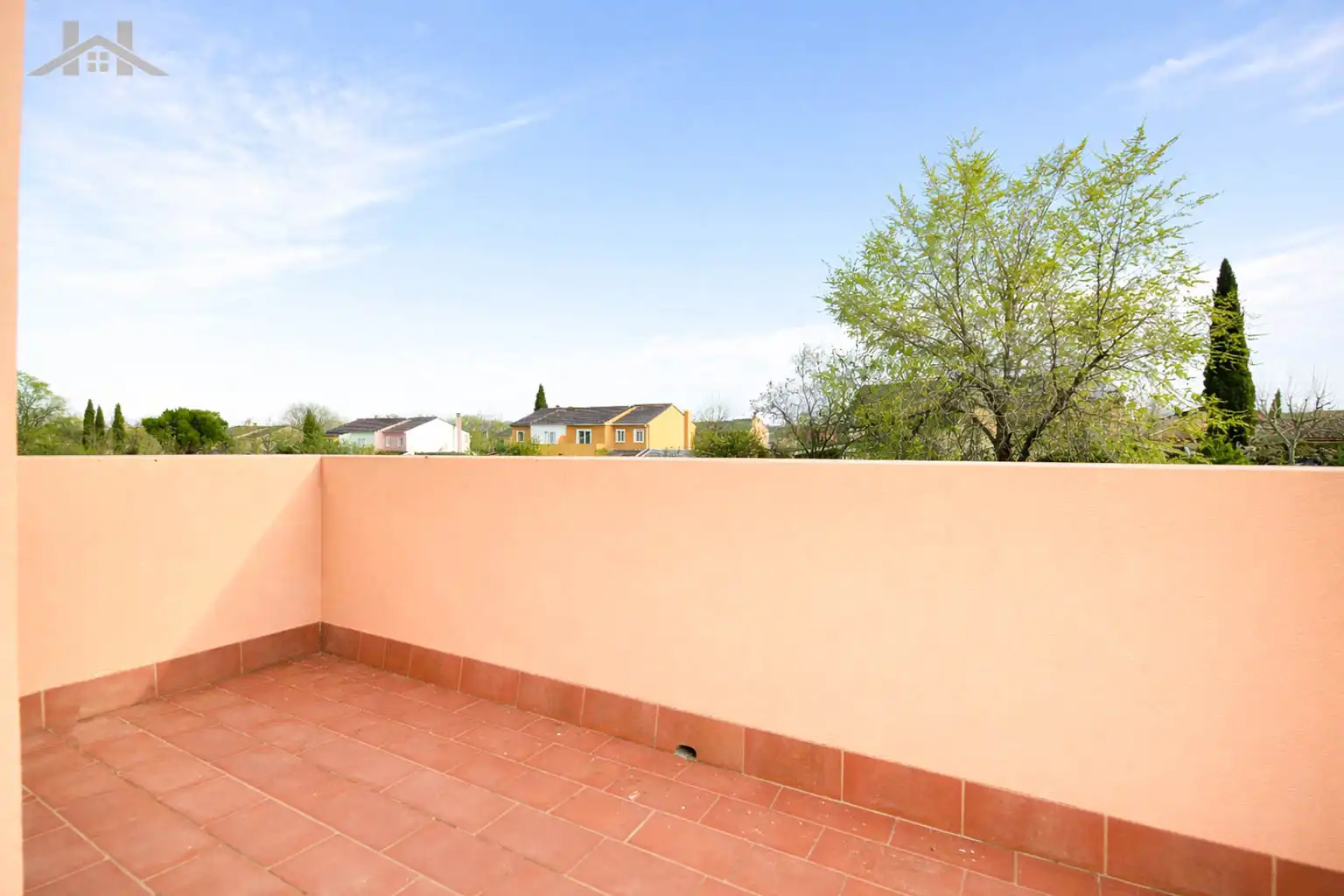 Terrassa de Casa adosada en venda en Villanueva de la Cañada amb Jardí privat