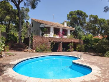 Xalet amb piscina en venda a Calle CARRASCA