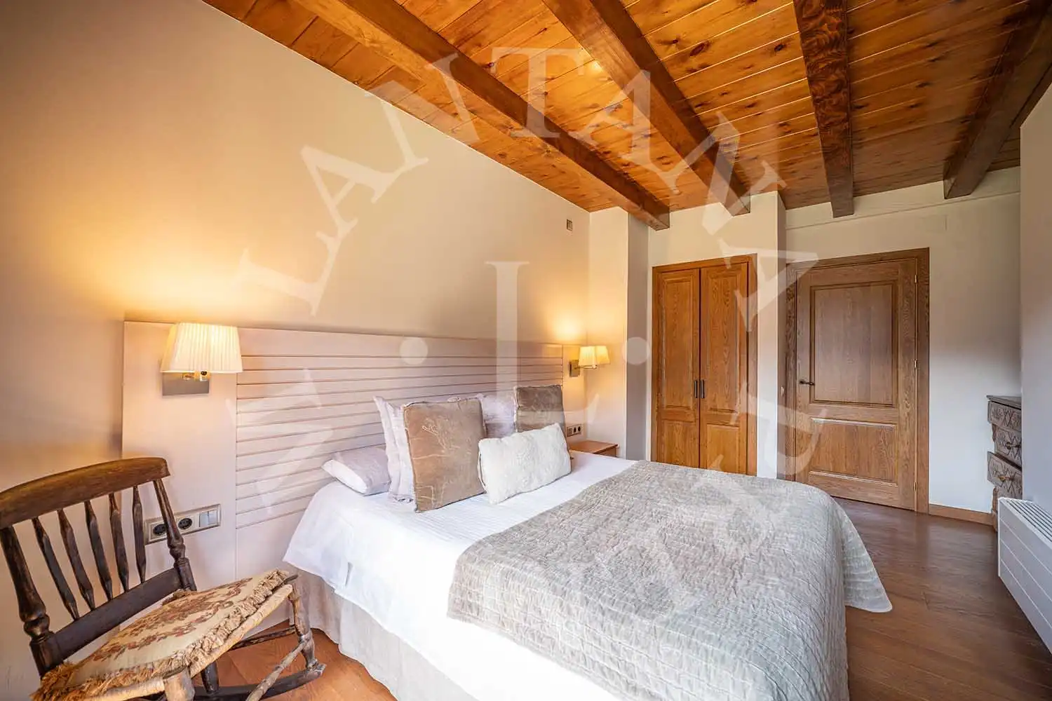 Habitación de Casa adosada en venta en Naut Aran con Calefacción, Jardín privado y Parquet