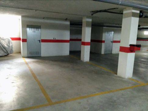 Garaje en Alquiler en Calle del Presbitero Pedro Ruiz de Valdivia, 4 en La Zubia Ciudad