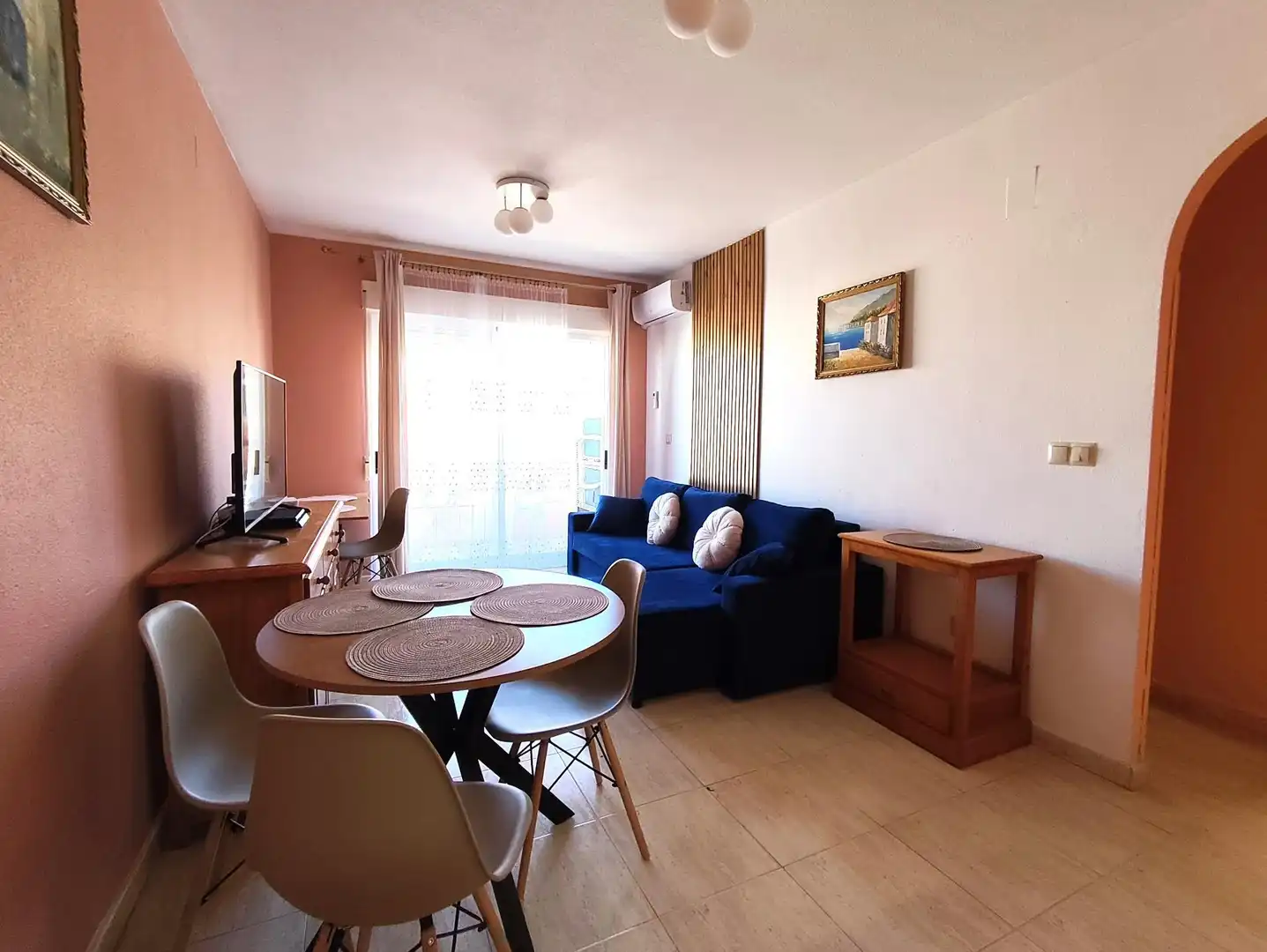 Sala d'estar de Apartament de lloguer en Torrevieja amb Aire condicionat, Moblat i Balcó
