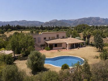 Xalet amb piscina en venda a Es Garrovers