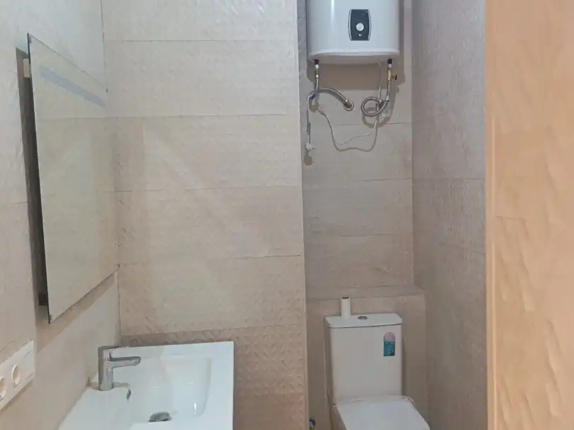 Bany de Apartament de lloguer en Córdoba amb Aire condicionat, Calefacció i Moblat