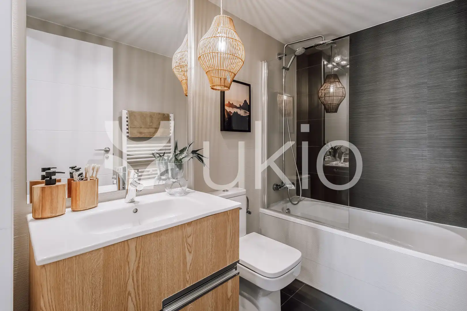 Bathroom of Flat for rent in Madrid  with Air Conditioner, Terrace and Furnished