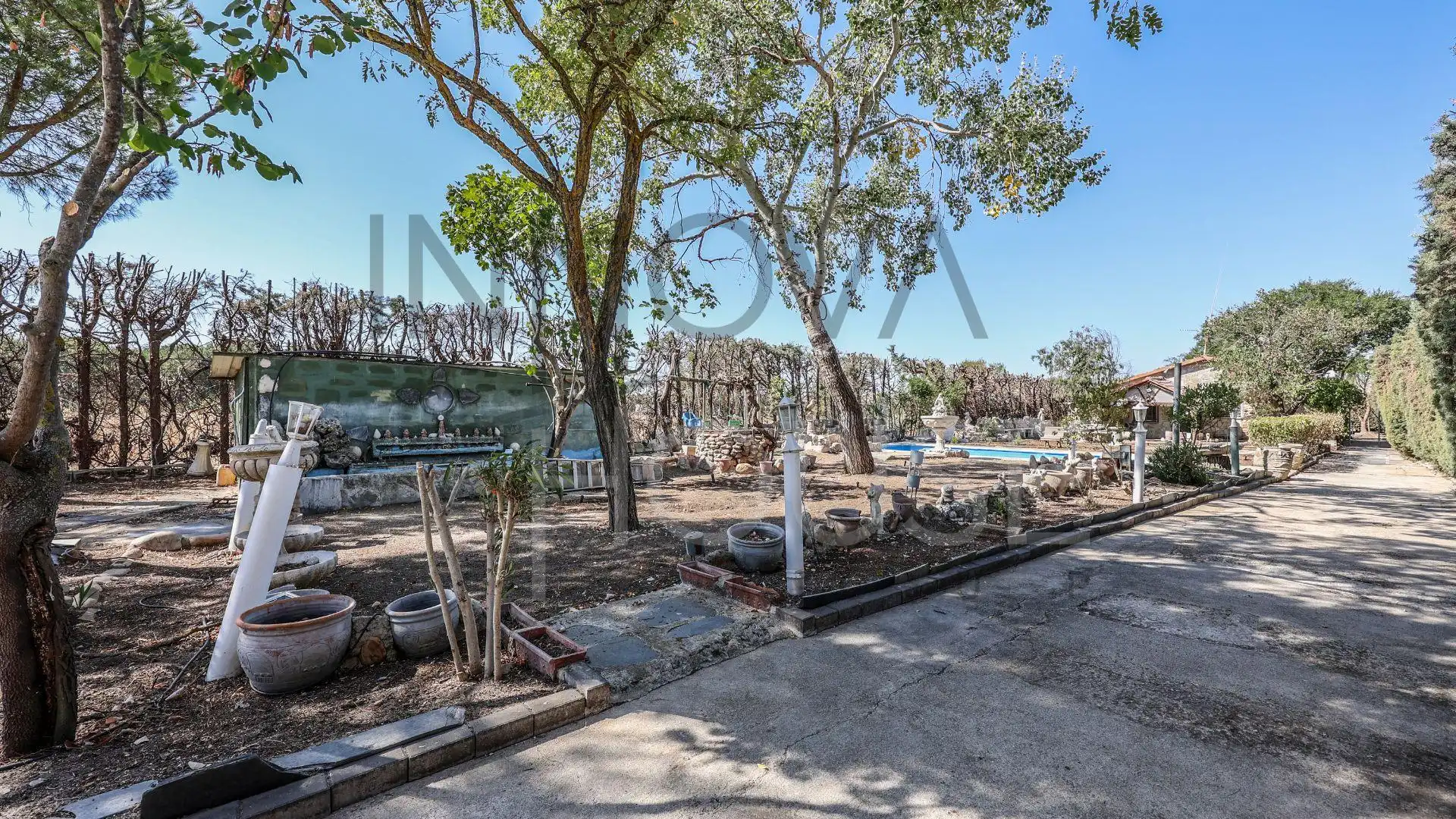 Vista exterior de Casa o xalet en venda en Talamanca de Jarama amb Jardí privat, Terrassa i Piscina