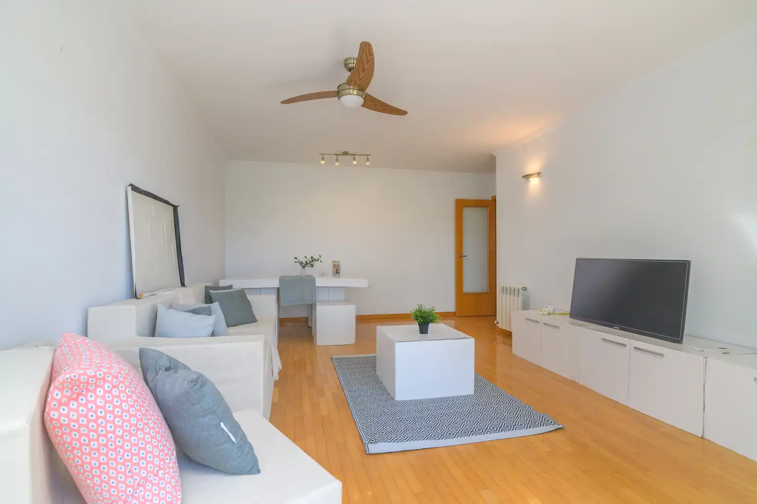 Sala de estar de Piso en venta en Viladecans con Calefacción, Jardín privado y Parquet
