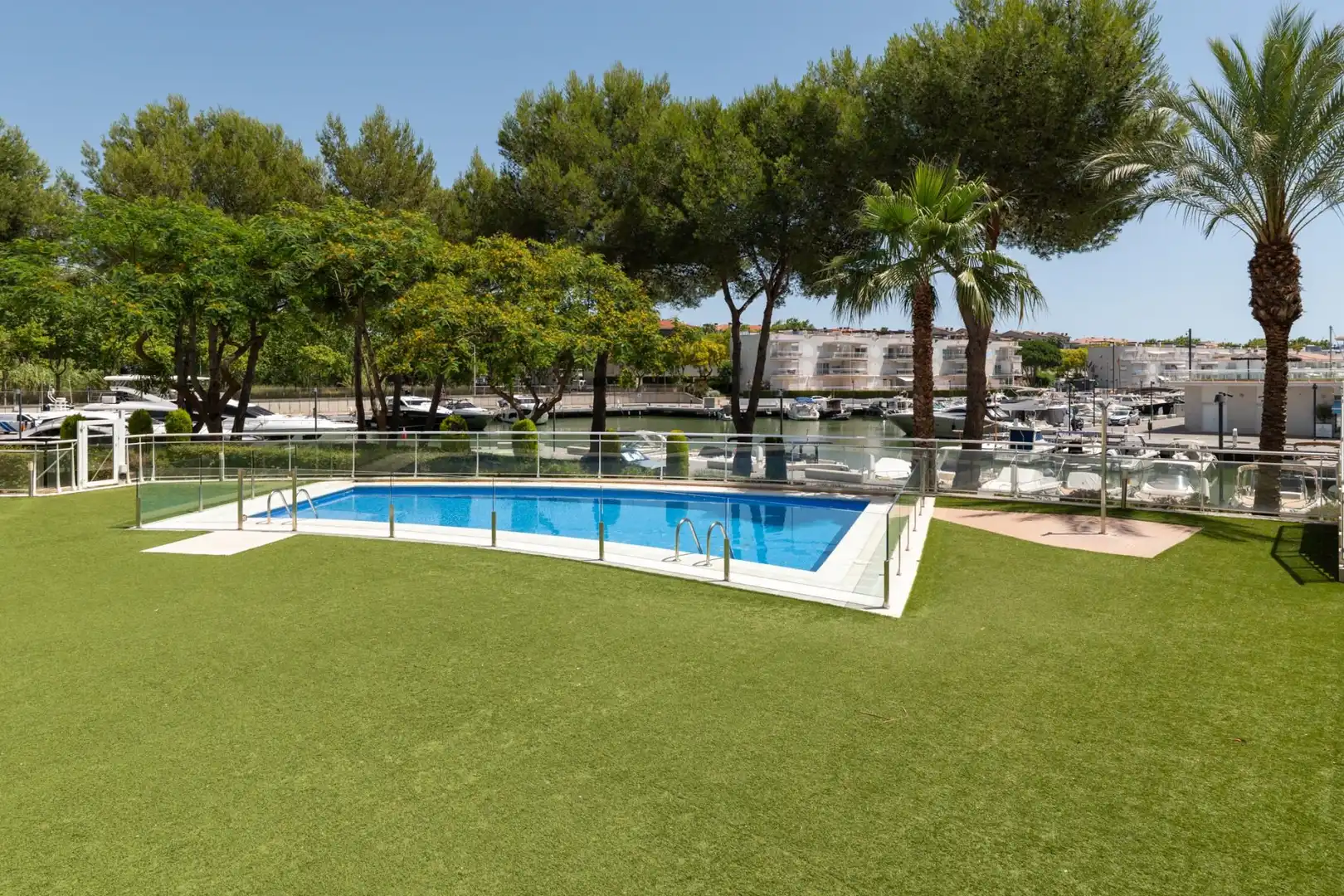 Swimming pool of Flat for sale in Castell d'Aro, Platja d'Aro i s'Agaró  with Air Conditioner, Heating and Terrace