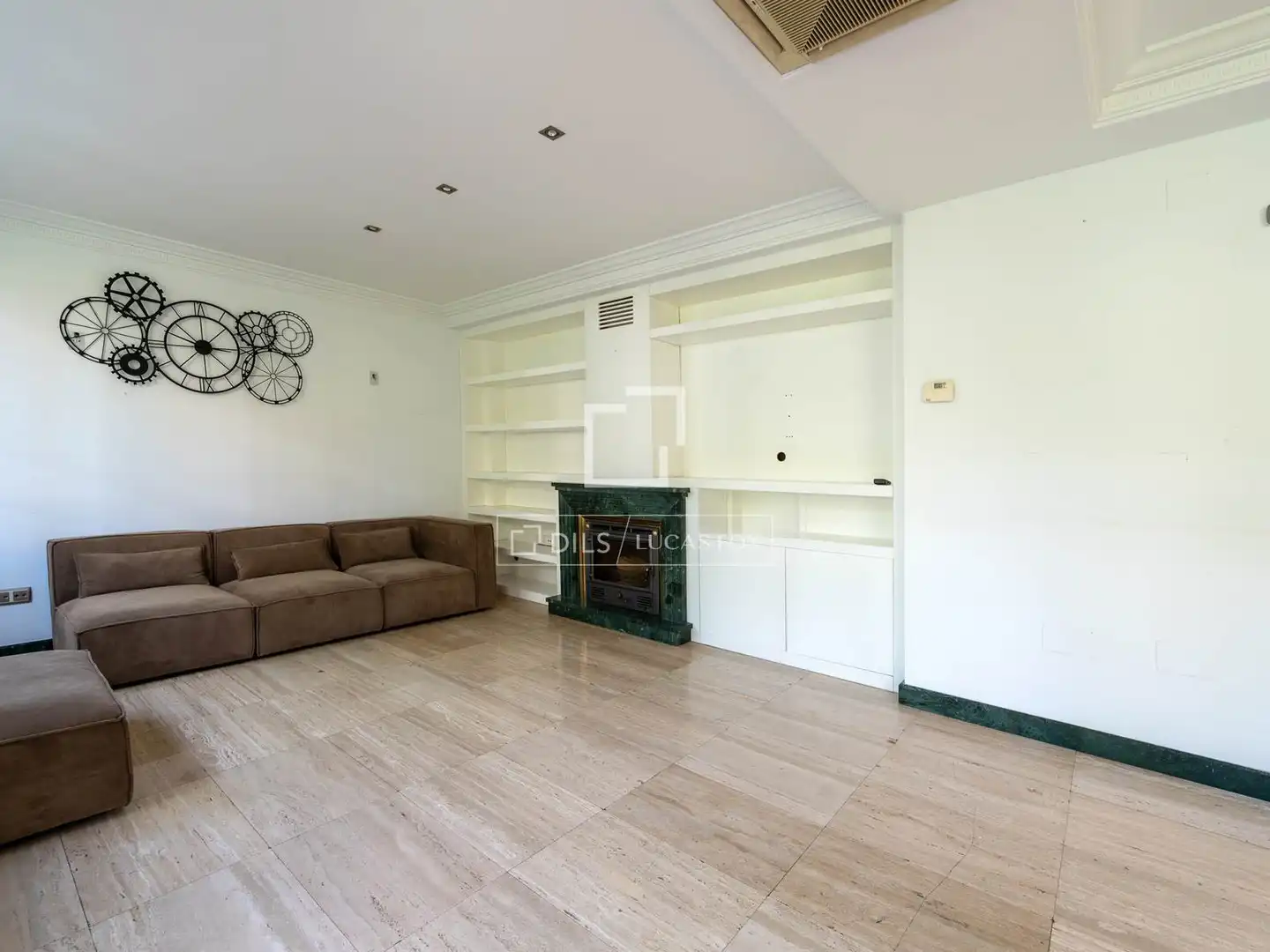 Sala d'estar de Casa o xalet en venda en Madrid amb Aire condicionat, Calefacció i Jardí privat