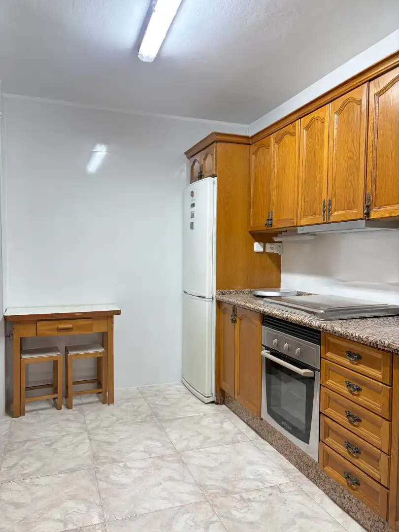 Cocina de Piso de alquiler en Plasencia con Aire acondicionado, Amueblado y Balcón