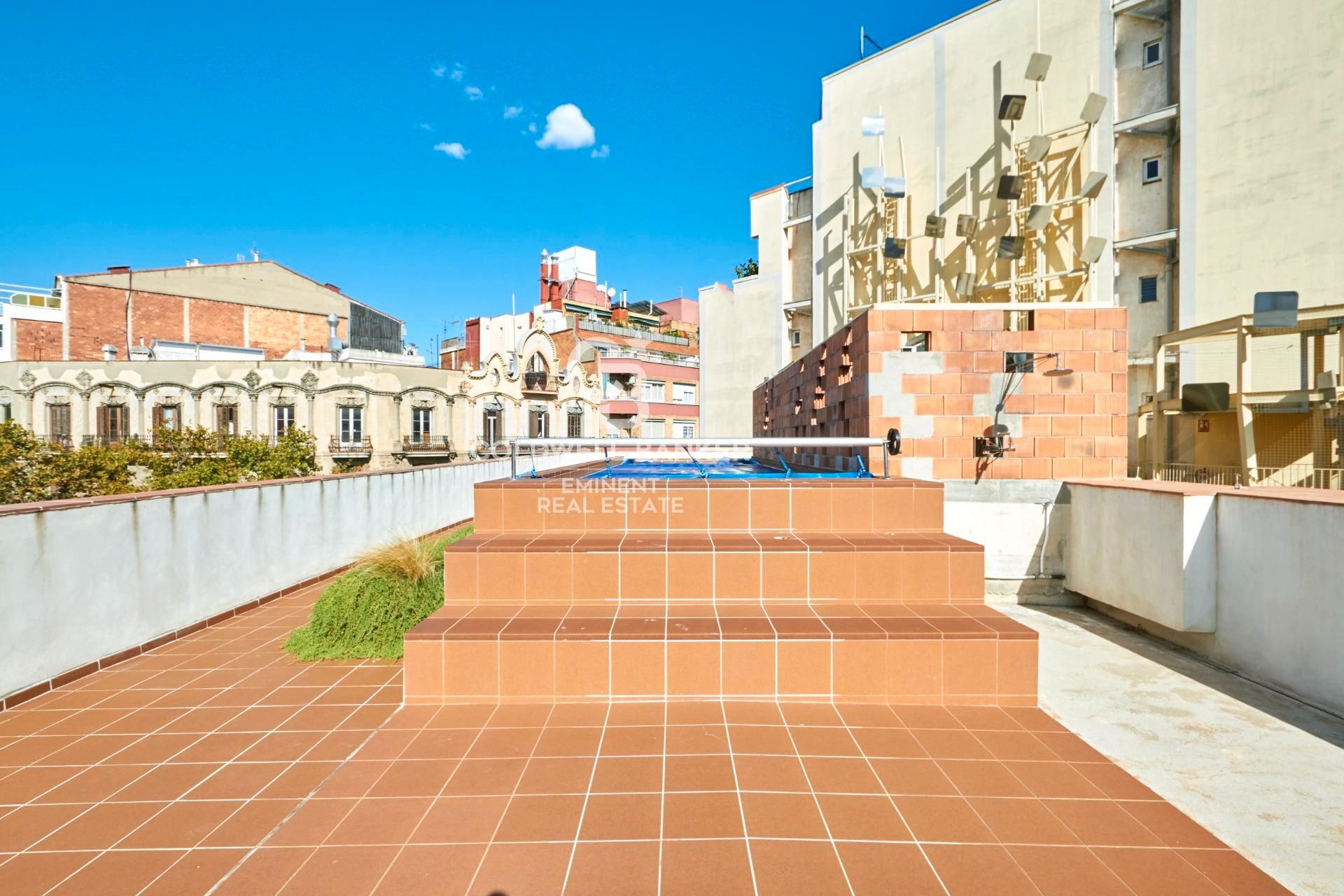 Exterior view of Flat for sale in  Barcelona Capital  with Air Conditioner, Heating and Balcony