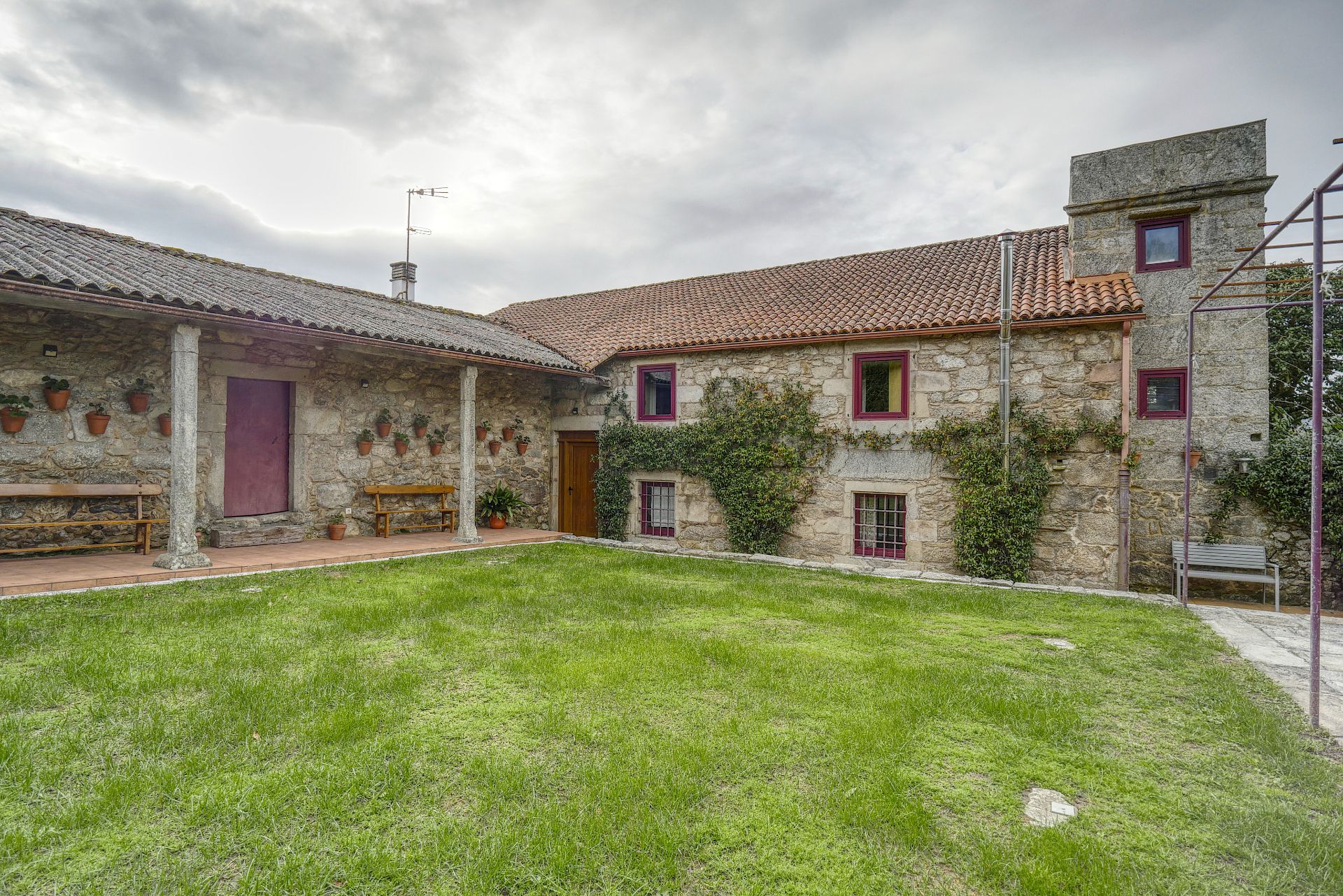 Exterior view of Country house for sale in A Estrada   with Heating, Private garden and Parquet flooring