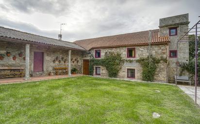 Vista exterior de Finca rústica en venda en A Estrada  amb Calefacció, Jardí privat i Parquet