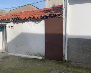 Vista exterior de Casa o xalet en venda en Zorita amb Jardí privat