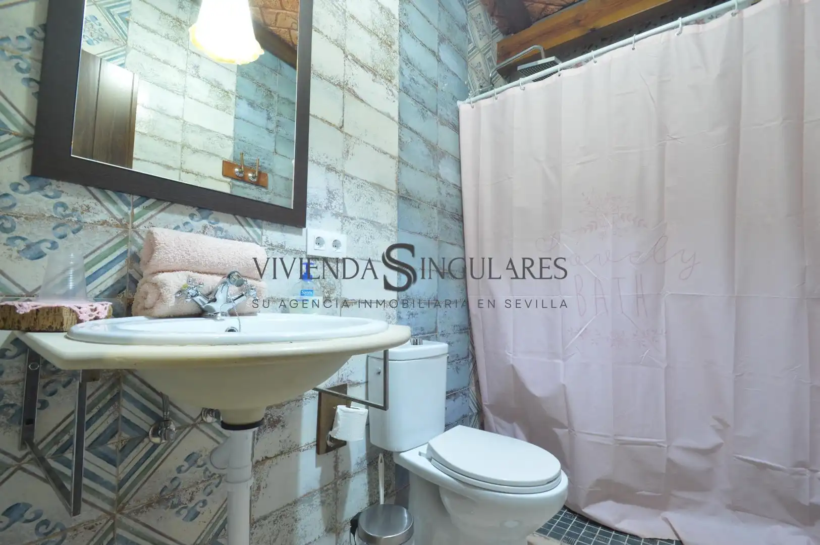Bathroom of Houses for sale in Arroyomolinos de León  with Air Conditioner, Terrace and Furnished