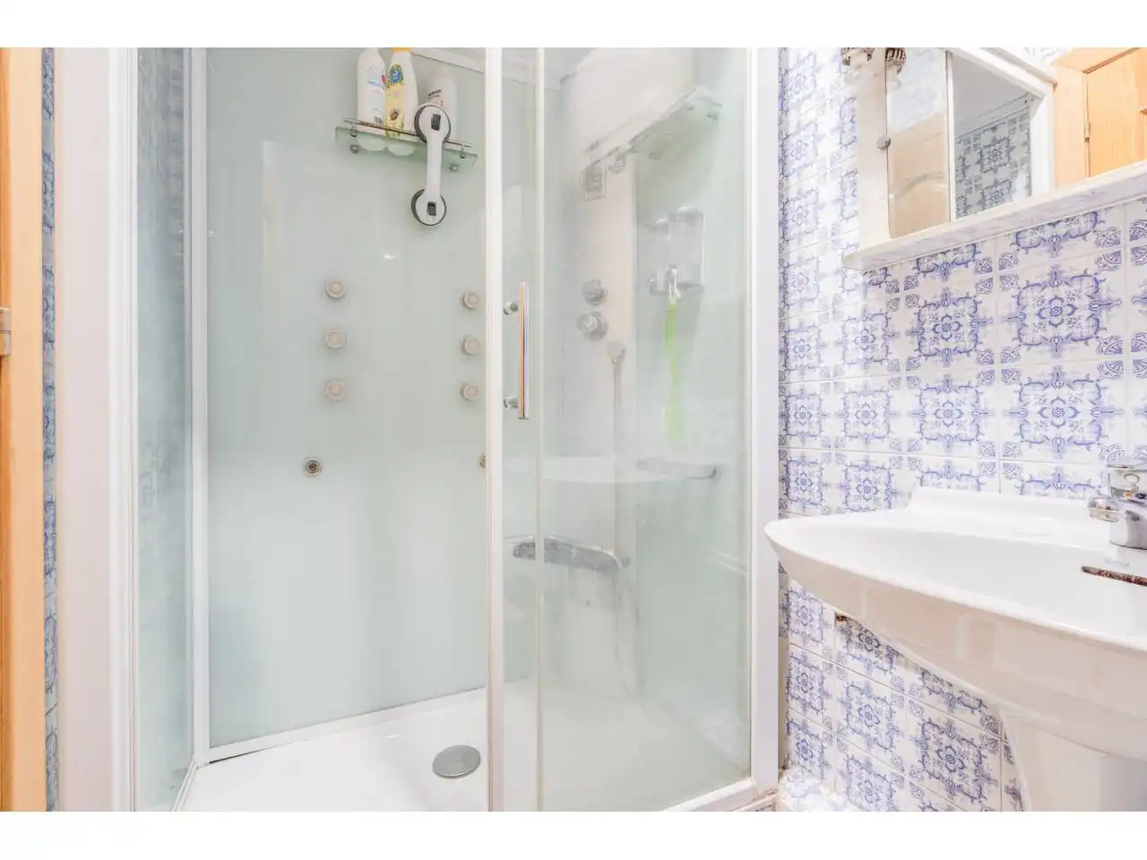 Bathroom of Flat for sale in Terrassa  with Air Conditioner
