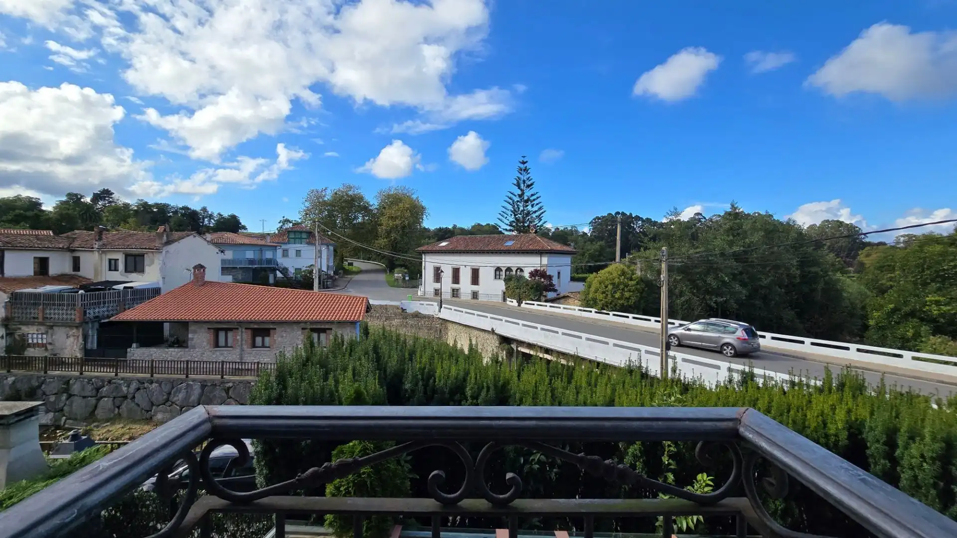 Vista exterior de Dúplex en venda en Llanes amb Calefacció i Jardí privat