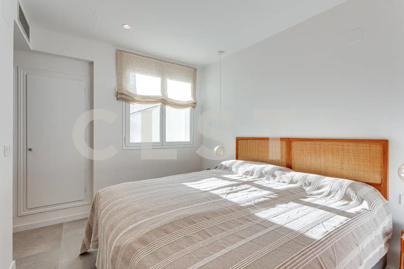 Schlafzimmer von Dachboden zur Miete in Barcelona mit Klimaanlage, Heizung und Terrasse