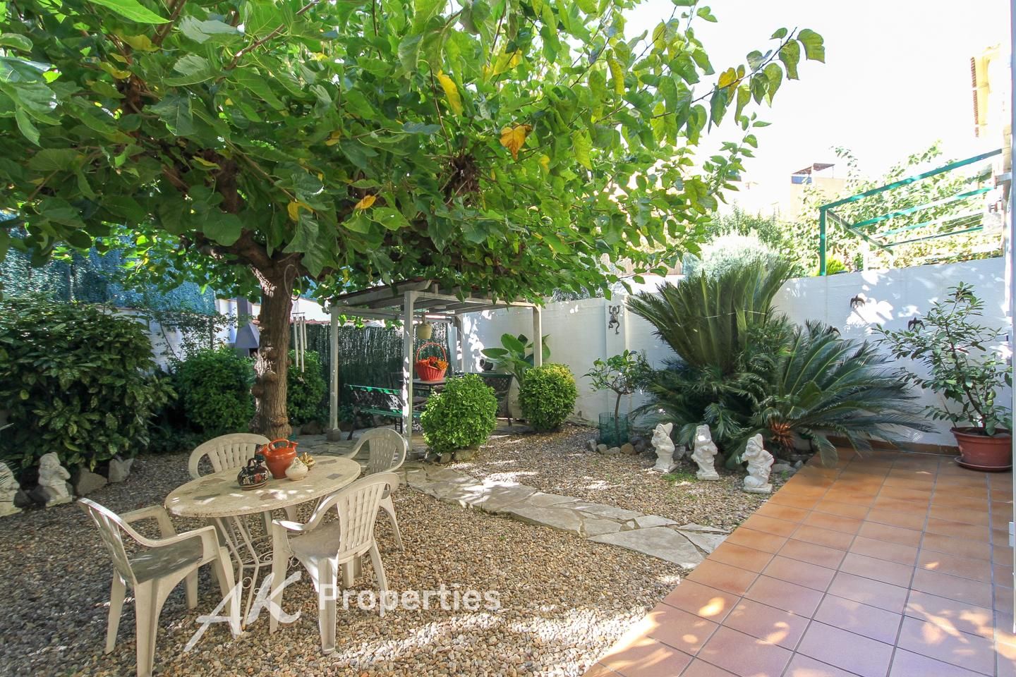 Exterior view of Planta baja for sale in Tiana  with Heating, Private garden and Terrace