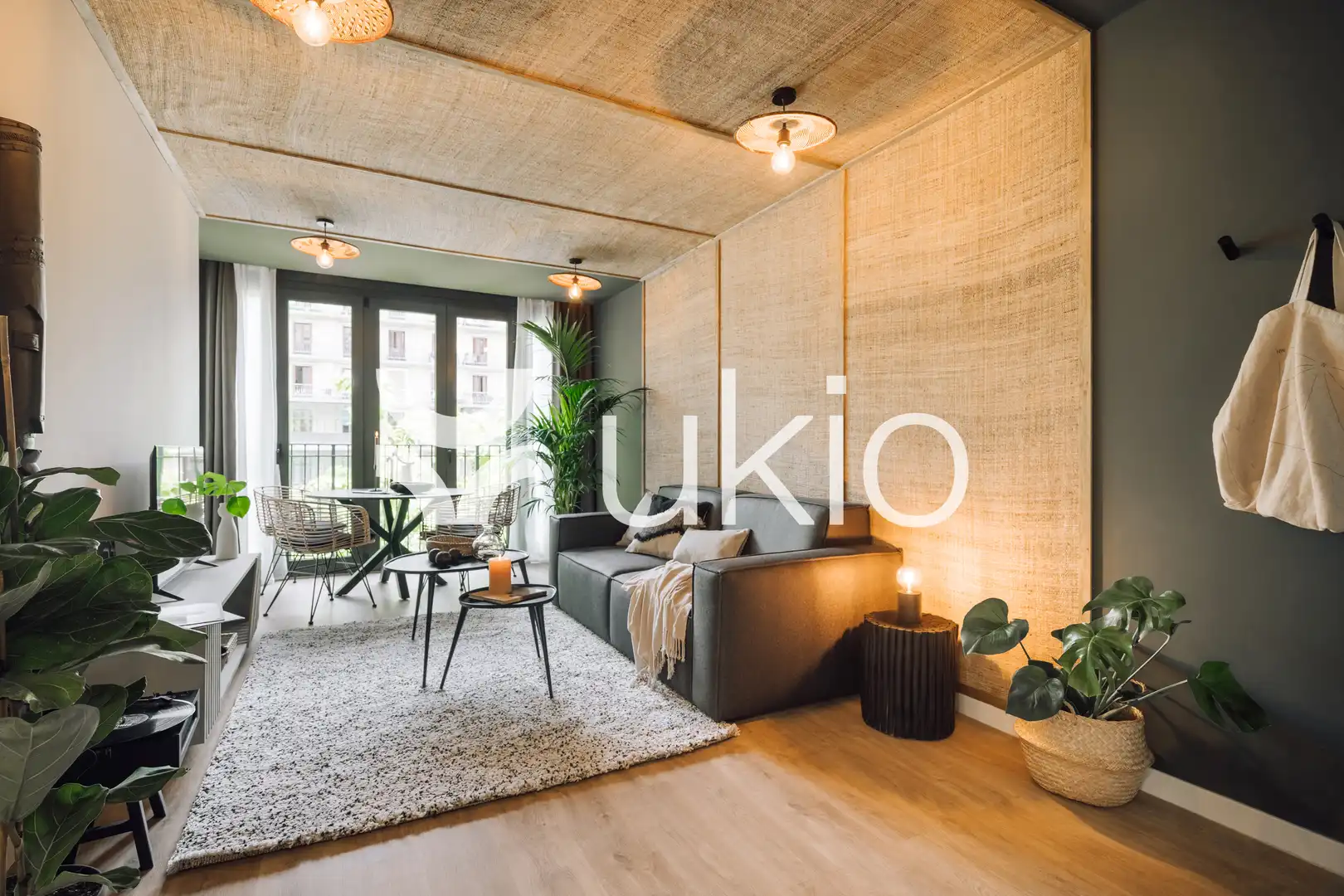 Apartment with terrace to rent in Carrer de València, imagen 3