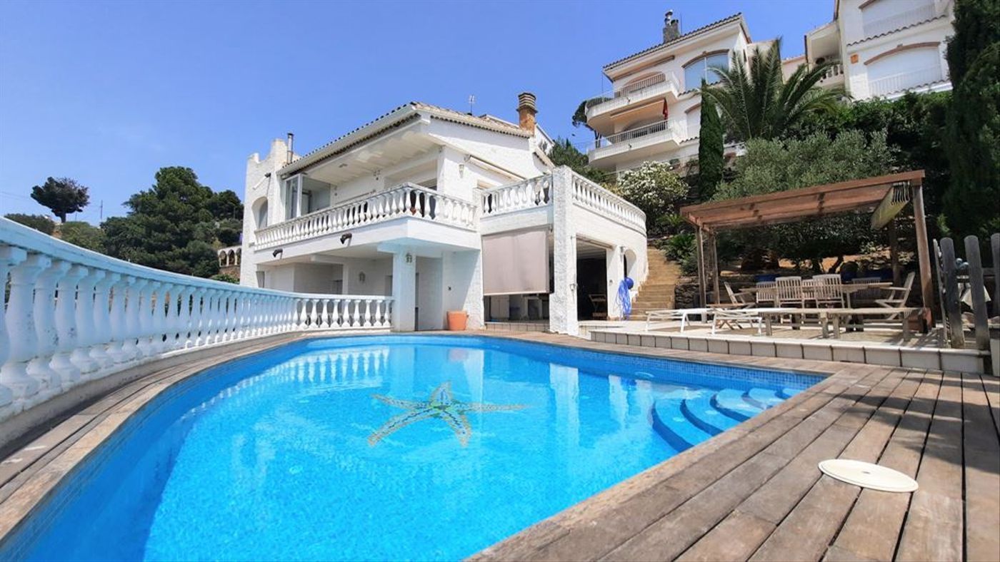 Piscina de Casa o xalet en venda en Roses amb Aire condicionat, Calefacció i Jardí privat