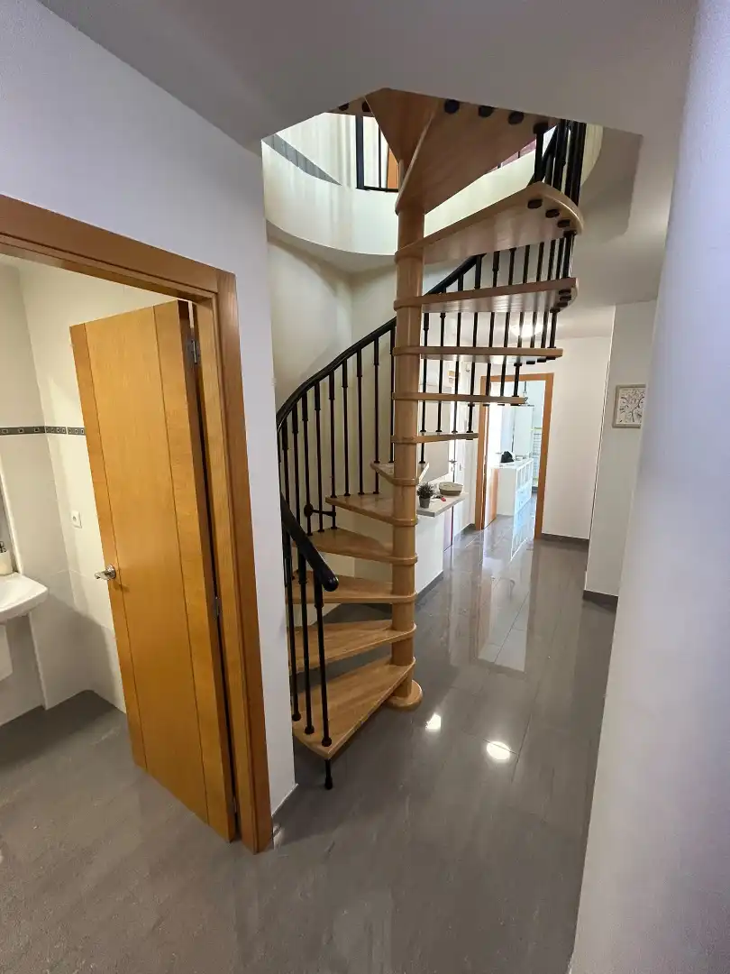 Maisonette zum Verkauf in La Pobla de Vallbona mit Klimaanlage, Heizung und Terrasse